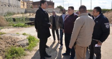 لجنة برئاسة نائب محافظ الدقهلية لرفع إحداثيات أرض الغابة الشجرية بجمصة اللجنة فى الموقع