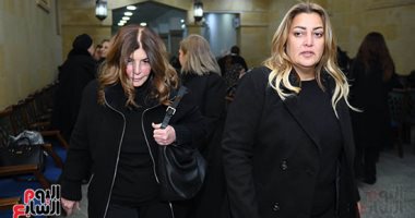 ميرفت أمين وبوسى شلبى تقدمان واجب العزاء للفنانة شهيرة فى وفاة شقيقها.. صور الفنانة ميرفت أمين