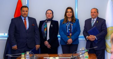 توقيع عقد لجمع ونقل المخلفات ونظافة الشوارع فى بورسعيد