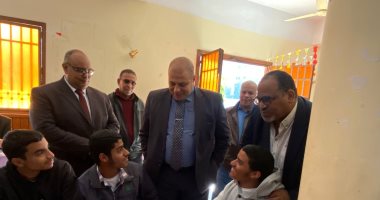 وكيل تعليم قنا يشهد التصفيات النهائية لمسابقة أوائل الطلبة للثانوية