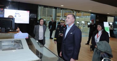 قائد القوات البحرية الإيطالى يزور مكتبة الإسكندرية