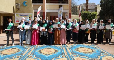محافظ الجيزة يكرم 15 طالبة من حفظة القرآن الكريم بمدرسة الشهيد هشام شتا
