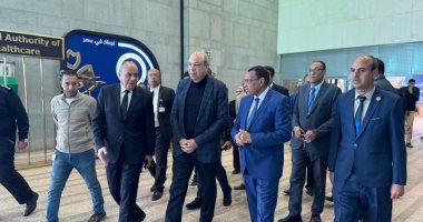 وزير الطيران فى جولة تفقدية لمطار الأقصر لمتابعة مستوى الخدمات المقدمة للركاب