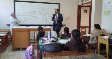 وكيل تعليم الغربية يتفقد عددا من المدارس ويوجه بتنفيذ التقييمات الأسبوعية