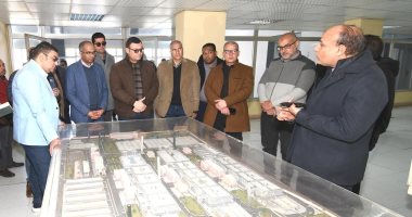 وزير الإسكان يتفقد مشروع إسكان "روضة العبور" ومحطة مياه الشرب بمدينة العبور