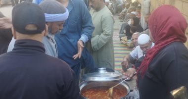 "أم محمد" 40 سنة فى حب الأولياء.. تقيم مأدبة لرواد سيدى الفولى بالمنيا طوال الأسبوع أم محمد 40 سنة فى حب الأولياء