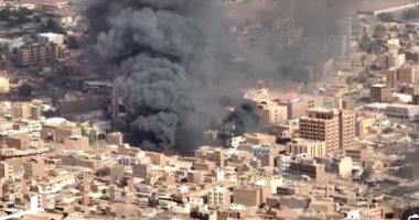 معارك الخرطوم.. الجيش السودانى يواصل توغله فى العاصمة.. مواجهات عنيفة وشرسة وسط المدينة.. قوات الجيش تحاصر القصر الجمهورى وتفرض سياجا محكما على محيطه.. وميلشيا لـ"الدعم السريع" تضرم النيران بأكبر مخيم للنازحين 