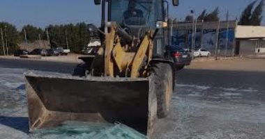 سقوط حمولة زجاج من سيارة على طريق الإسماعيلية القاهرة دون خسائر بشرية