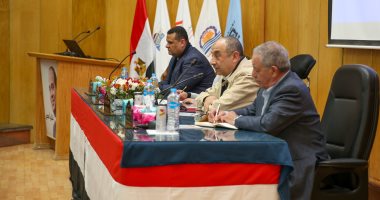 وزير قطاع الأعمال العام يعقد لقاء مفتوحا مع العاملين بـ"مصر للألومنيوم"