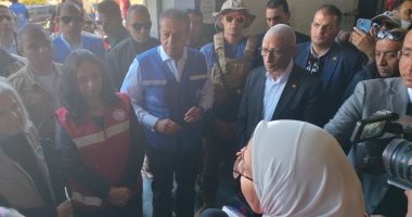 وفد وزارى وعربى يتفقد مخازن الهلال الأحمر بالعريش لمتابعة جهود دعم غزة