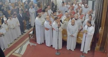 الأنبا بافلى يترأس قداس أربعين والد القس مينا نبيل تزامنا مع عيد دخول المسيح الهيكل