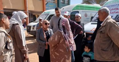 حياة كريمة.. وكيل صحة الإسماعيلية تتفقد القافلة الطبية بقرية التل الصغير