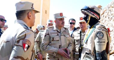 الفريق أحمد خليفة يتفقد إجراءات التأمين على الاتجاه الاستراتيجى الغربى