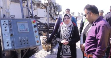 نائب محافظ دمياط تتابع الرصف الخرسانى لحارة الشاحنات بالطريق الدولى الساحلى