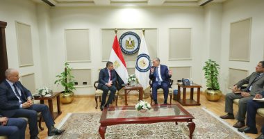 وزير البترول يبحث خطط العمل المستقبلية مع رئيس شركة بيكر هيوز العالمية