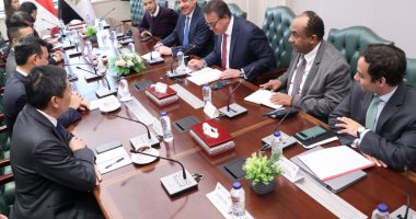 الدكتور خالد عبدالغفار يستقبل وزير الدفاع والقوى العاملة بدولة سنغافورة
