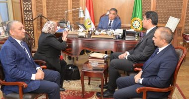 محافظ الدقهلية يبحث مع ممثلى وزارتى التنمية والاتصالات إدارة أصول وأملاك الدولة