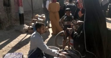 رئيس مدينة الزينية يتابع انضباط الأسعار بسوق اليوم الواحد في قرية المدامود بحرى