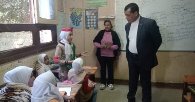 مدير تعليم سوهاج يتابع انتظام الدراسة بمدارس المنشأة