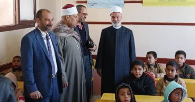 رئيس "أزهر سوهاج" يواصل جولاته الميدانية للمعاهد المرشحة للاعتماد بقرية الدويرات جانب من الجولة