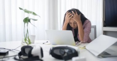 4 أبراج الأكثر تأثرا بعواطفهم فى العمل.. السرطان أبرزهم