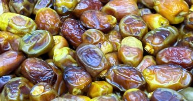 أسعار البلح بمحلات مطروح اليوم الاثنين 3-3-2025.. السيوي درجة أولى بـ60 جنيها
