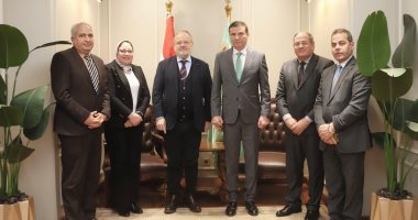 وزير الزراعة يبحث مع مدير المركز الدولى للدراسات الزراعية تعزيز الأمن الغذائى جانب من اللقاء