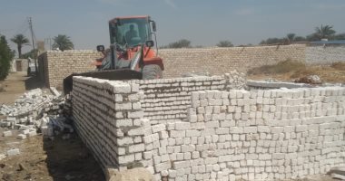 مدينة أرمنت تنجح فى استرداد 2 قطعة أرض بمساحة 2458 مترا.. صور