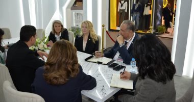 رئيس القابضة للغازات يناقش مشروعات شل بالمتوسط والخطط المستهدفة