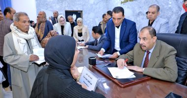 محافظ سوهاج يستمع إلى شكاوى واحتياجات المواطنين فى اللقاء الجماهيرى