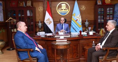محافظ كفر الشيخ يناقش سبل التنمية الزراعية والاستفادة من المبادرات البنكية جانب من اللقاء