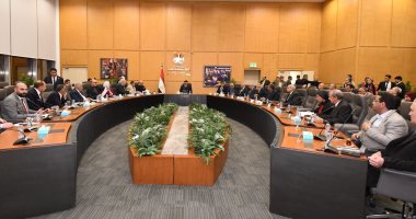 وزير الإسكان يعقد اجتماعه الدورى مع أعضاء مجلسى "النواب والشيوخ"