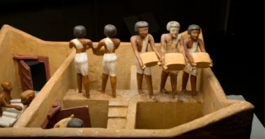 مجسم صومعة الحبوب مع الكتبة عثر عليه بمقبرة كبير الخدم ببيت الفرعون مجسم صومعة الحبوب
