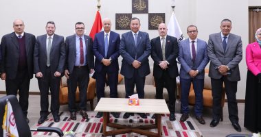 رئيس جامعة المنصورة الجديدة يستقبل وفد جامعة لويفيل الأمريكية