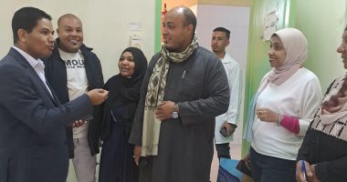 وكيل صحة الأقصر يتابع أعمال الكشف على 735 حالة فى قافلة حاجر الأقالته.. صور