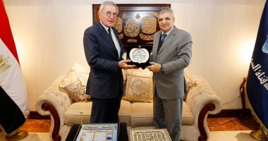 الفريق أسامة ربيع يبحث سبل التعاون مع مبعوث الرئيس الفرنسي لشئون الممر الاقتصادي الهندي 