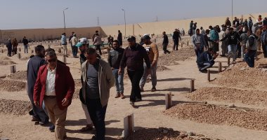 المئات يشييعون جثمان سائق مستشار محافظ جنوب سيناء.. فيديو وصور جانب من الجنازة