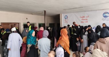 قافلة طبية مجانية لخدمة أكثر من 1000 مواطن بسوهاج تحت شعار "أنت عظيمة بصحتك"  