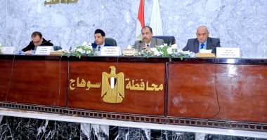 محافظ سوهاج يبحث استعدادات المحافظة لاستقبال شهر رمضان المبارك جانب من الاجتماع