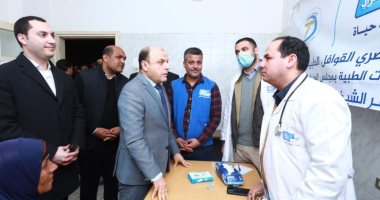 محافظ كفر الشيخ يتفقد القافلة المجانية ضمن مبادرة بداية جديدة