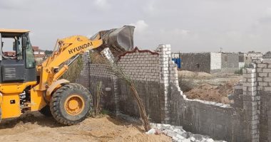 إزالة 12 حالة تعد بالبناء المخالف على أملاك الدولة فى فايد بالإسماعيلية إزالة التعديات