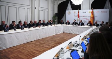 الرئيس السيسى يشارك فى مائدة مستديرة مع مجتمع الأعمال ورؤساء الشركات الإسبانية.. صور 