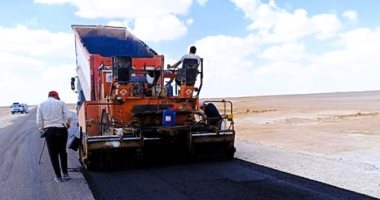 إنشاء محاور تنموية جديدة بمحافظة مطروح.. جهاز تعمير الساحل الشمالى الغربى ينفذ مشروعات خدمية وتنموية لتوفير حياة كريمة بالمناطق النائية.. رصف طرق وإنشاء منازل للأسر الأولى بالرعاية ومشروعات مكافحة التصحر.. صور