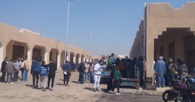 الدولة وفرت كل حاجة.. حلم أهالى المنيا يتحقق بعد نقل تجار الجملة للسوق الحضارى.. محافظ المنيا: "اللى عايز محل هديله وتجار القطاعى ليهم سوق محترم".. ويؤكد: السوق الجديد قادر على استيعاب المزيد من التجار.. صور