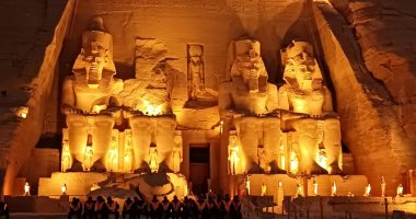 معابد أبو سمبل تضع اللمسات الأخيرة قبل "يوم التعامد".. قدس أقداس رمسيس يستعد لاستقبال ضوء الشمس.. وعروض فلكلورية فنية لـ26 فرقة دولية ومحلية.. وبوابات إلكترونية وسيارات جولف لراحة السياح.. صور