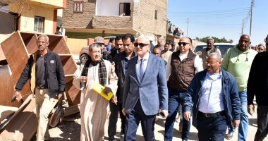 محافظ الأقصر يستجيب لأهالى نجع الوحدة بالطود ويتفقد ازدواج الطريق الزراعى