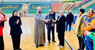 رئيس الإدارة المركزية لرعاية الطلاب تكرم رئيس منطقة الإسكندرية الأزهرية   