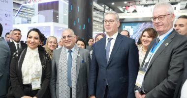 وزير البترول يتفقد جناح إنــبى بمعرض إيجبس 2025