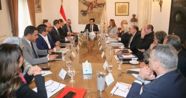 وزير الثقافة يعقد اجتماعا موسعا بقيادات الوزارة لمتابعة برنامج فعاليات رمضان