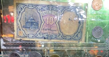 العملات الفضية والورقية المصرية القديمة تبهر سياح العالم داخل بازارات الغردقة.. يقتنيها الوافدون من كل دول العالم.. ويعتبرونها أفضل هدايا لأصدقائهم لتكون تذكارا يعبر عن تاريخ مصر عند عودتهم لبلادهم.. صور